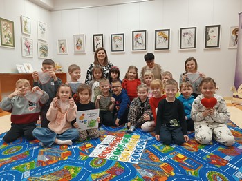 Kolorowe emocje w bibliotece – spotkanie z grupą „Malinki”